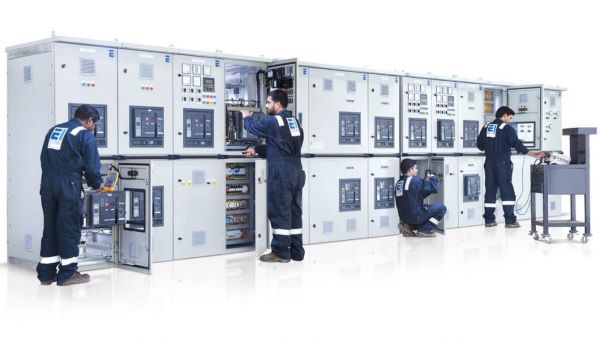Tủ bảng điện gồm công tắc, cầu dao, đồng hồ, relay, biến áp, contactor