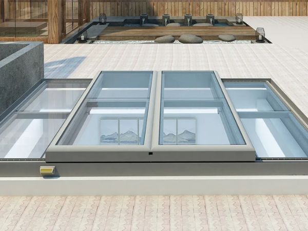 Cửa trang bị hệ thống cảm biến cực nhạy, đảm bảo an toàn khi sử dụng.